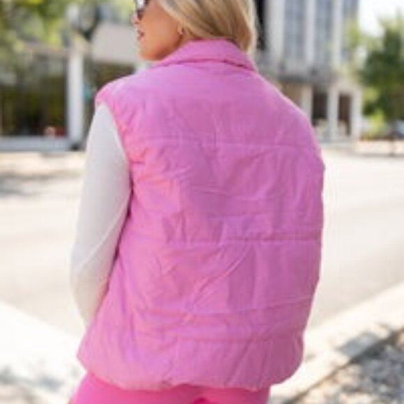 Pink Lily My Eyes on You Pink Oversized Puffer Vest Small Like New - Picture 2 of 10